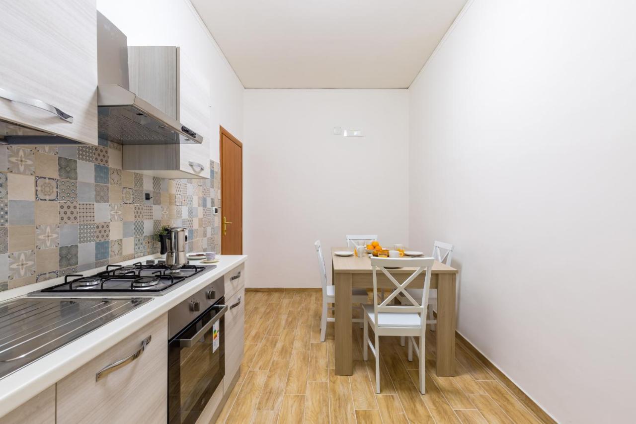 Central Station Family Apartment By Wonderful Italy เนเปิลส์ ภายนอก รูปภาพ