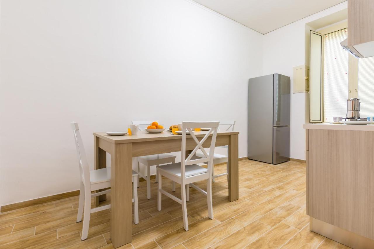 Central Station Family Apartment By Wonderful Italy เนเปิลส์ ภายนอก รูปภาพ